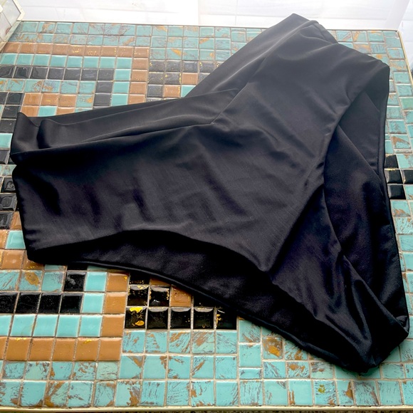 Black bathing suit bottom - Picture 1 of 1